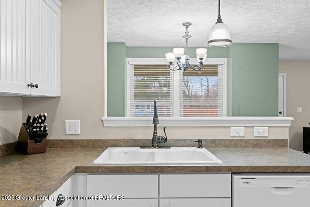 2036 Reo Road, Lansing, MI 48910