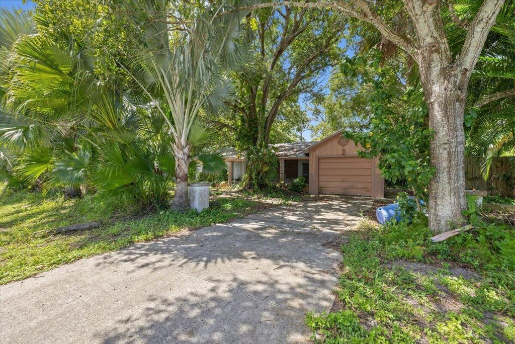 6507 Deleon Avenue, Fort Pierce, FL 34951