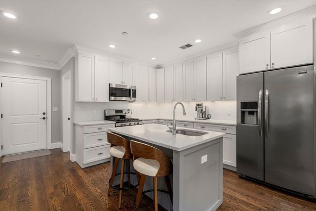 136 Sydney St 5, Boston, MA 02125