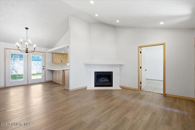 697 W Honeysuckle AVE, Hayden, ID 83835