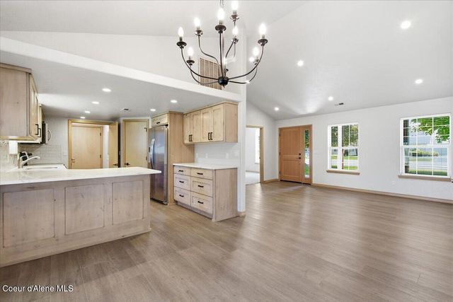 697 W Honeysuckle AVE, Hayden, ID 83835
