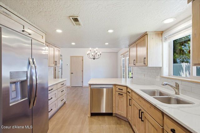 697 W Honeysuckle AVE, Hayden, ID 83835