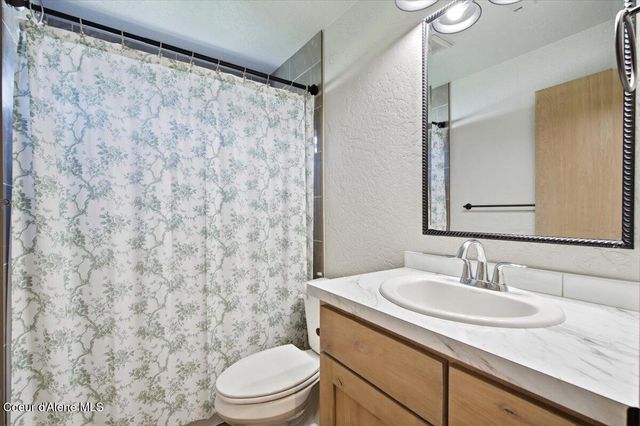 697 W Honeysuckle AVE, Hayden, ID 83835