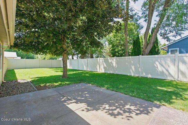 697 W Honeysuckle AVE, Hayden, ID 83835