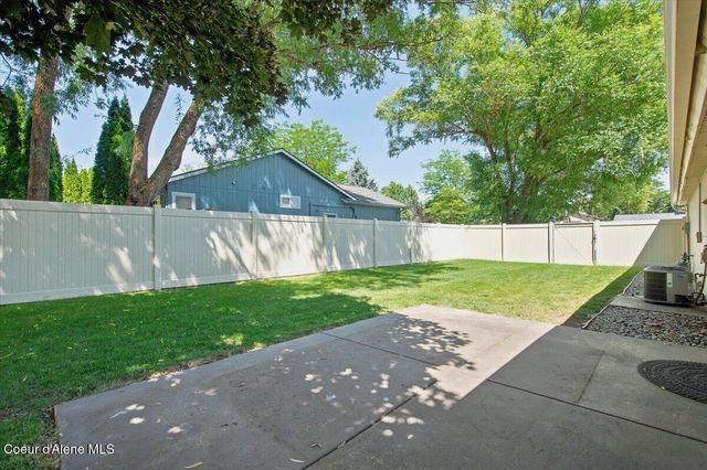 697 W Honeysuckle AVE, Hayden, ID 83835