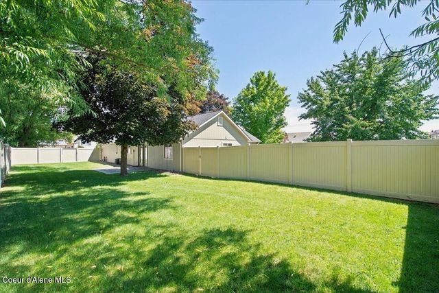 697 W Honeysuckle AVE, Hayden, ID 83835