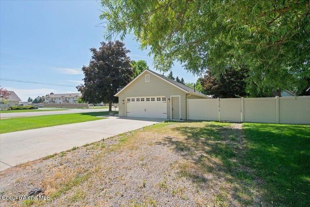697 W Honeysuckle AVE, Hayden, ID 83835