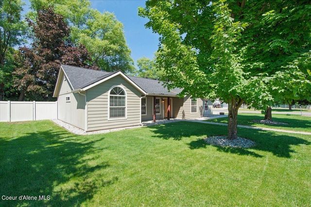 697 W Honeysuckle AVE, Hayden, ID 83835