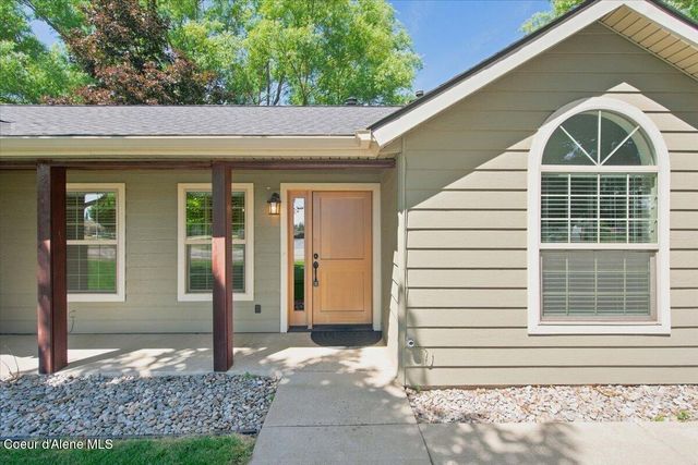 697 W Honeysuckle AVE, Hayden, ID 83835