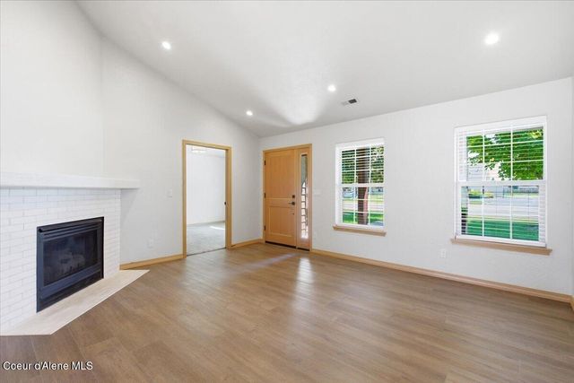 697 W Honeysuckle AVE, Hayden, ID 83835