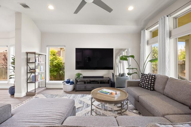 231 Krupp Ave, Liberty Hill, TX 78642