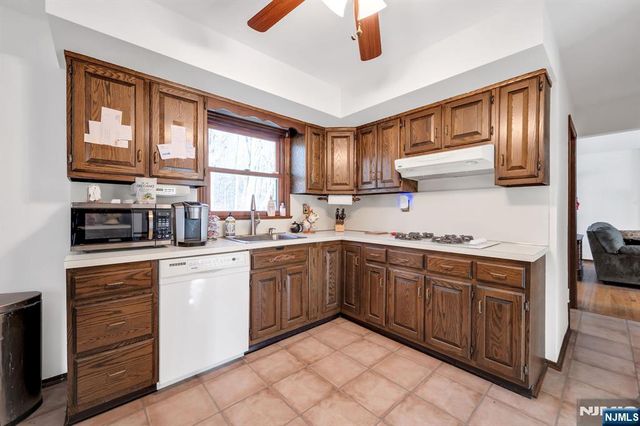 45 Parkview Drive, Roxbury Township, NJ 07876