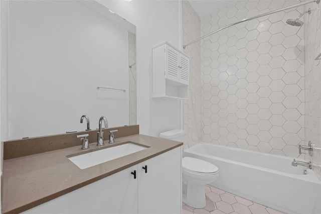 800 Embassy Dr 130, Austin, TX 78702