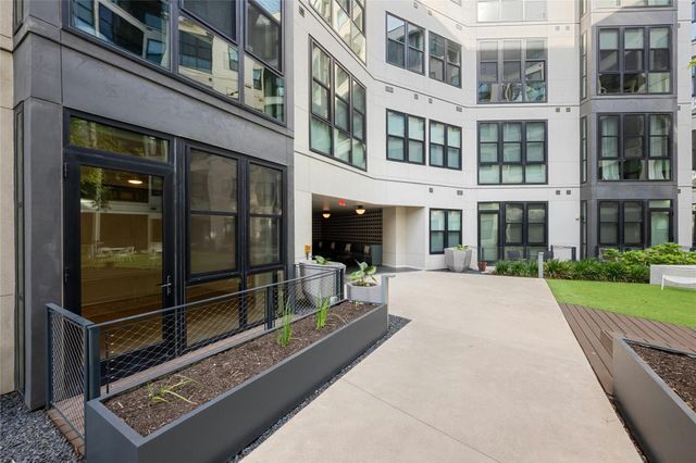 800 Embassy Dr 130, Austin, TX 78702