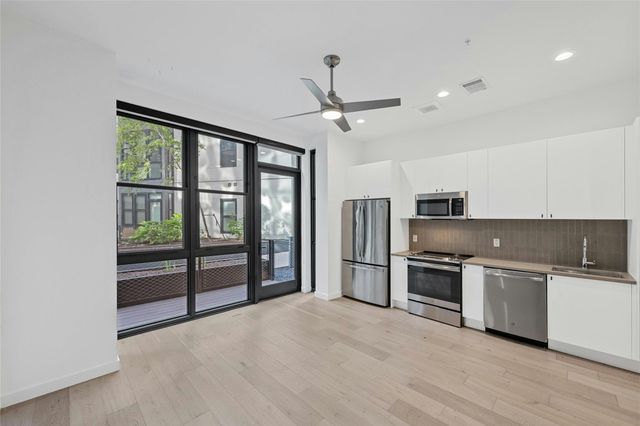 800 Embassy Dr 130, Austin, TX 78702