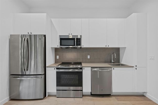 800 Embassy Dr 130, Austin, TX 78702