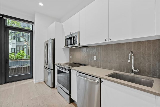 800 Embassy Dr 130, Austin, TX 78702