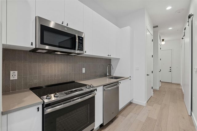 800 Embassy Dr 130, Austin, TX 78702