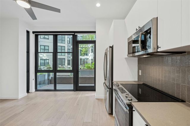 800 Embassy Dr 130, Austin, TX 78702