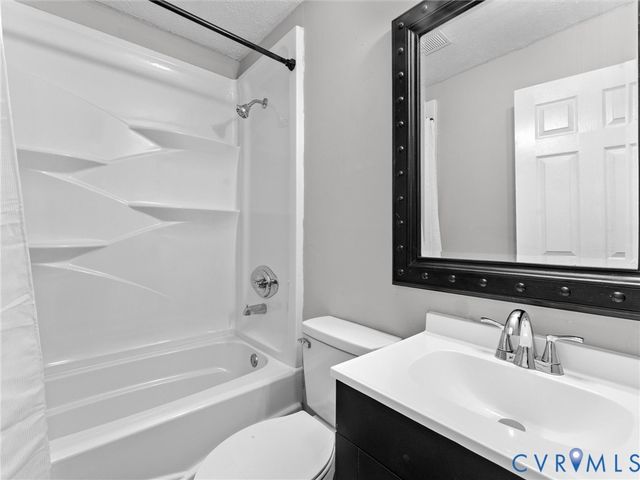 2029 Redd Shop Rd, Farmville, VA 23901