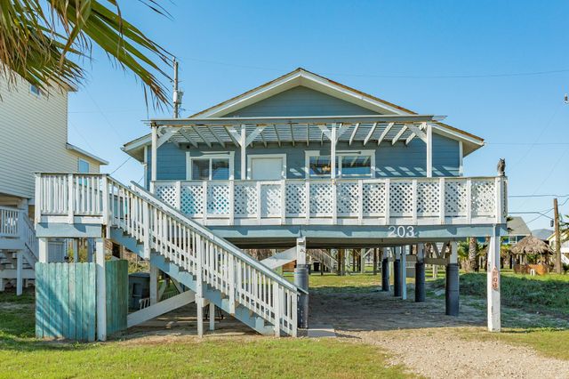 203 Carlton Avenue, Surfside Beach, TX 77541