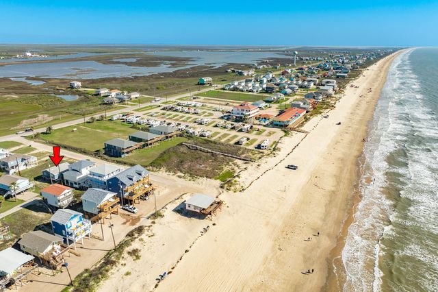 203 Carlton Avenue, Surfside Beach, TX 77541