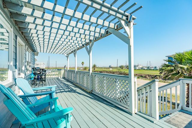 203 Carlton Avenue, Surfside Beach, TX 77541