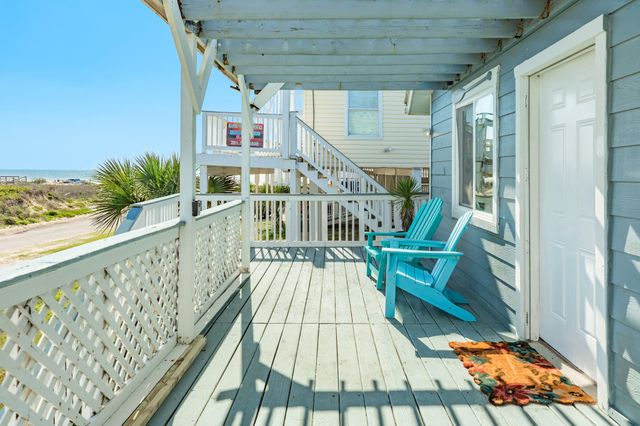 203 Carlton Avenue, Surfside Beach, TX 77541