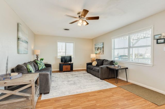 203 Carlton Avenue, Surfside Beach, TX 77541