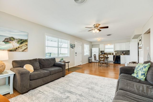 203 Carlton Avenue, Surfside Beach, TX 77541