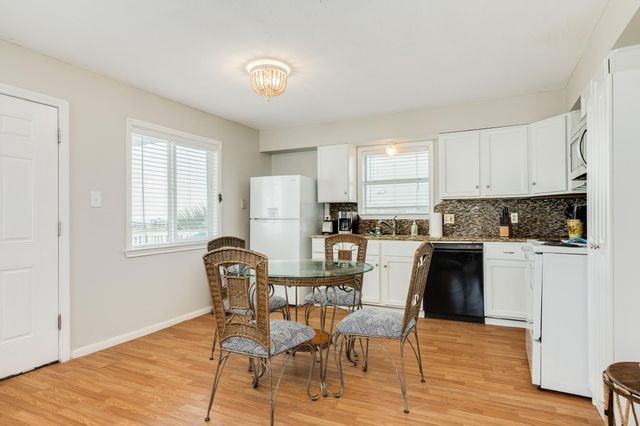 203 Carlton Avenue, Surfside Beach, TX 77541