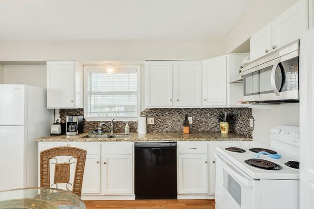 203 Carlton Avenue, Surfside Beach, TX 77541