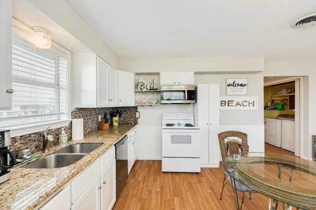 203 Carlton Avenue, Surfside Beach, TX 77541