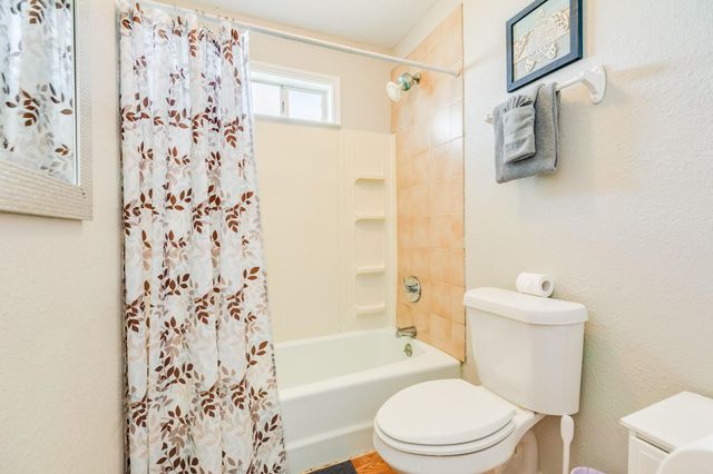 203 Carlton Avenue, Surfside Beach, TX 77541