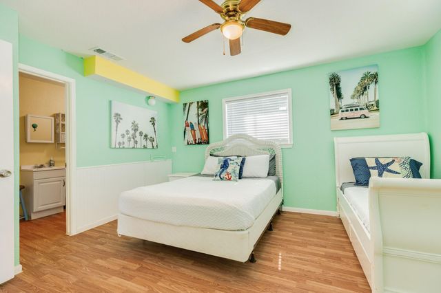 203 Carlton Avenue, Surfside Beach, TX 77541