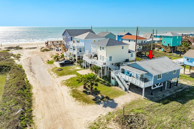 203 Carlton Avenue, Surfside Beach, TX 77541