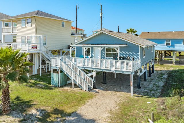203 Carlton Avenue, Surfside Beach, TX 77541