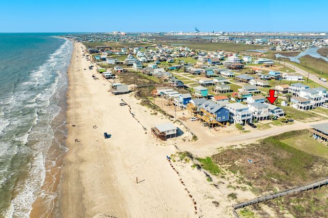 203 Carlton Avenue, Surfside Beach, TX 77541