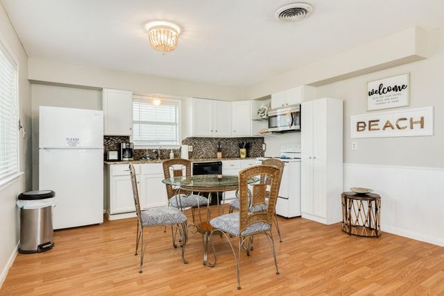 203 Carlton Avenue, Surfside Beach, TX 77541