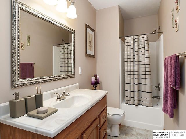 6008 S 159th Avenue, Omaha, NE 68135