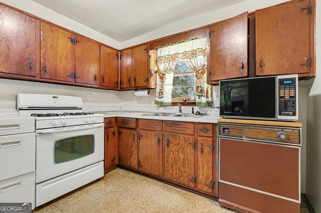 7019 Lakeview Lane, Doraville, GA 30360