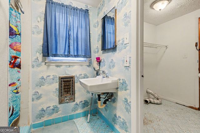 7019 Lakeview Lane, Doraville, GA 30360