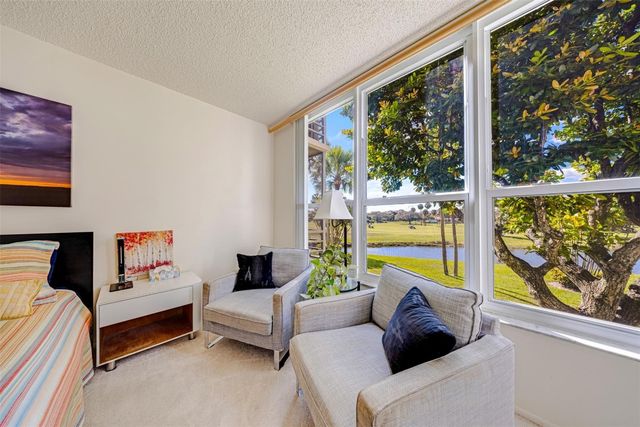 3980 Oaks Clubhouse Drive 210, Pompano Beach, FL 33069