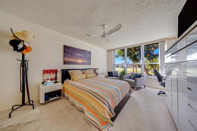 3980 Oaks Clubhouse Drive 210, Pompano Beach, FL 33069