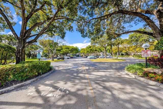 3980 Oaks Clubhouse Drive 210, Pompano Beach, FL 33069