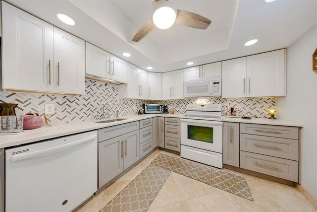 3980 Oaks Clubhouse Drive 210, Pompano Beach, FL 33069