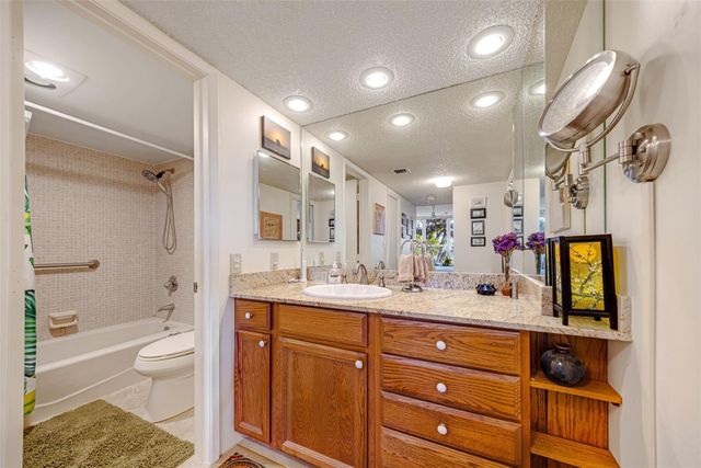 3980 Oaks Clubhouse Drive 210, Pompano Beach, FL 33069