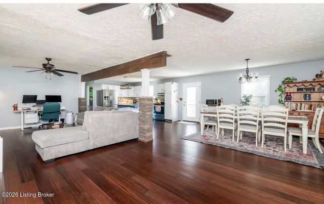 125 Rustic Ln, Shepherdsville, KY 40165