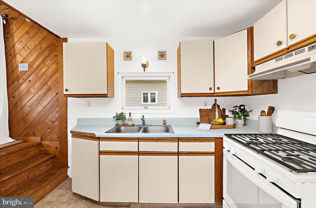 25 LOCUST ST, Earleville, MD 21919