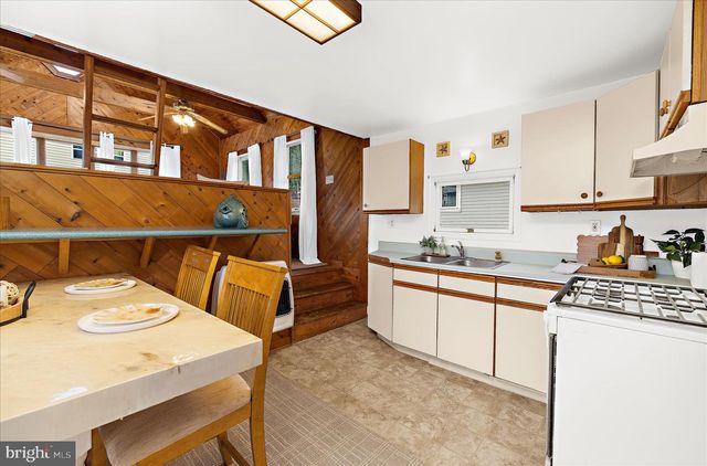 25 LOCUST ST, Earleville, MD 21919